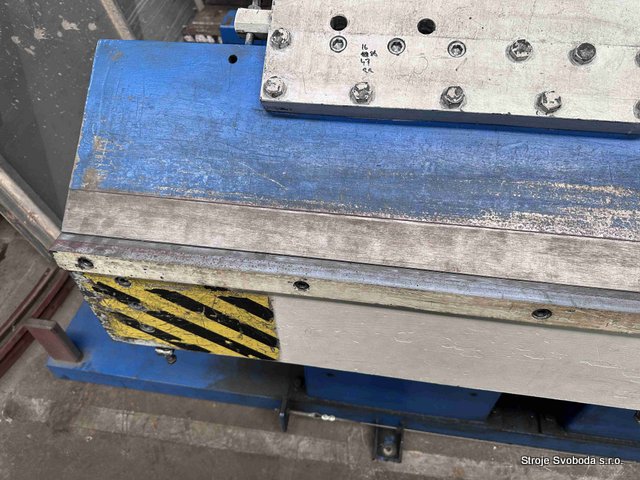 Hydraulická ohýbačka plechů OHP-2-6/8 (Hydraulicka ohybacka plechu OHP-2-6-8 (4).jpg)